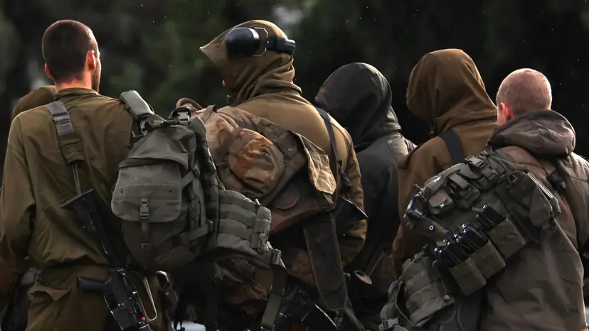 ফুটবল মাঠ ছেড়ে যুদ্ধে গিয়ে বিতর্কে ইসরায়েলি ফুটবলার