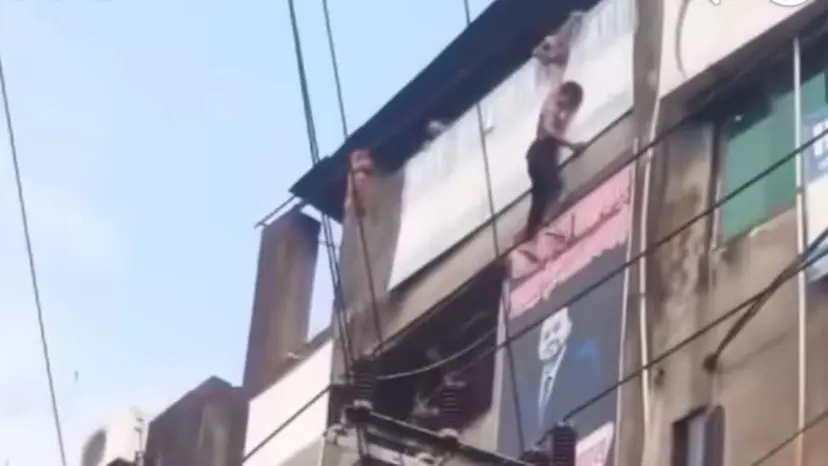 চট্টগ্রামে বহুতল ভবনের ছাদ থেকে ঝাঁপ, গুরুতর আহত যুবক