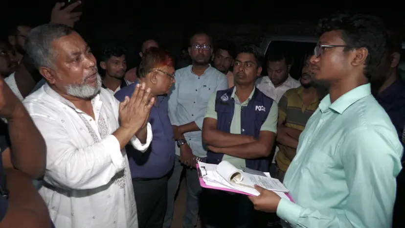 ভোলায় আটা-রুটির কারখানায় মিলল ৬ হাজার লিটার ডিজেল ভোলায় আটা-রুটির কারখানায় মিলল ৬ হাজার লিটার ডিজেল