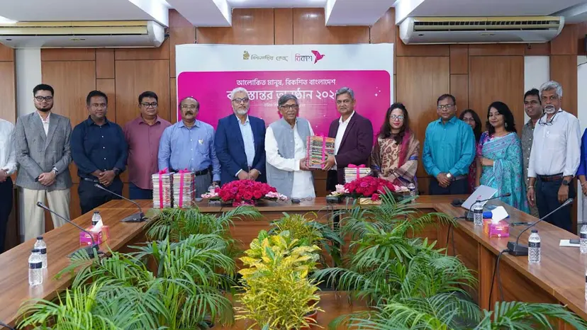 বিশ্বসাহিত্য কেন্দ্রের বইপড়া কর্মসূচিতে চার লাখের বেশি বই দিয়েছে বিকাশ