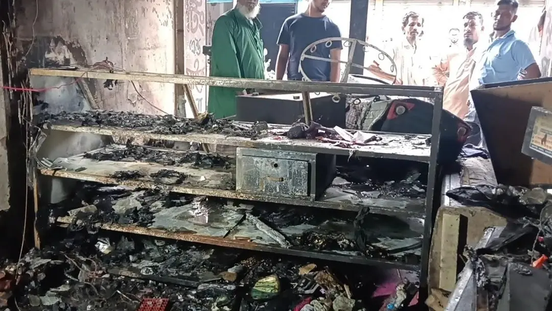মাদারীপুরে আগুনে ৩ দোকান ভস্মীভূত