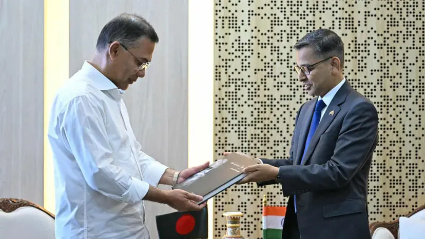 প্রধানমন্ত্রীর সঙ্গে ভারতীয় হাইকমিশনারের সাক্ষাৎ