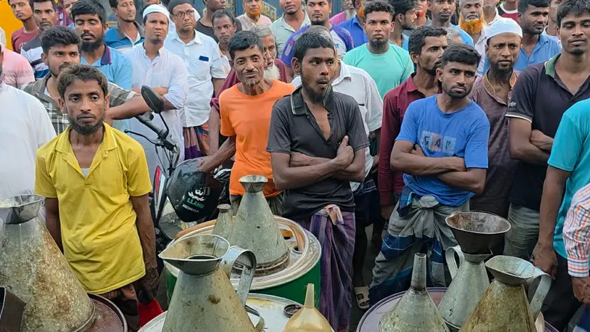 বগুড়ায় ২৫০০ লিটার ডিজেল জব্দ করে কৃষকদের কাছে ন্যায্যমূল্যে বিক্রি