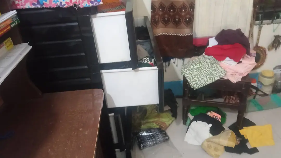 কলেজশিক্ষকের বাসায় চুরি, ১০ ভরি স্বর্ণ লুট