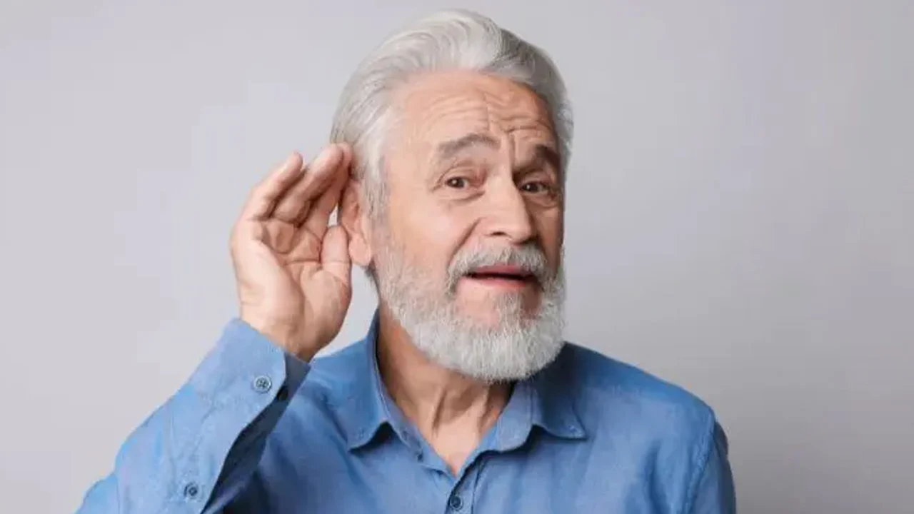 শ্রবণশক্তি কমছে? কানে ভালো শুনতে ডায়েটে রাখুন এই খাবারগুলো