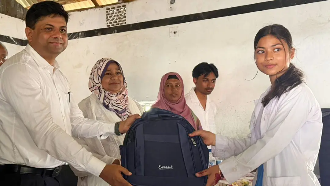 কালীগঞ্জে ৫০০ শিক্ষার্থীর মাঝে শিক্ষা উপকরণ বিতরণ