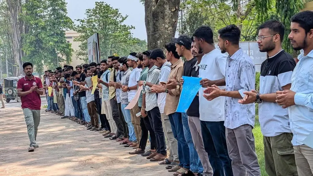 রাবিতে শিক্ষার্থীকে ছুরিকাঘাতের প্রতিবাদ, ছাত্রদল নেতার শাস্তি দাবি