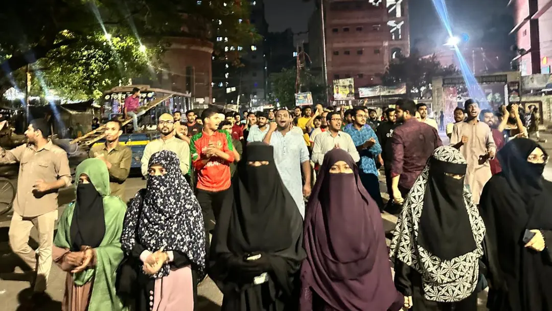 ডাকসু নেতাদের ওপর হামলার প্রতিবাদে জকসুর বিক্ষোভ