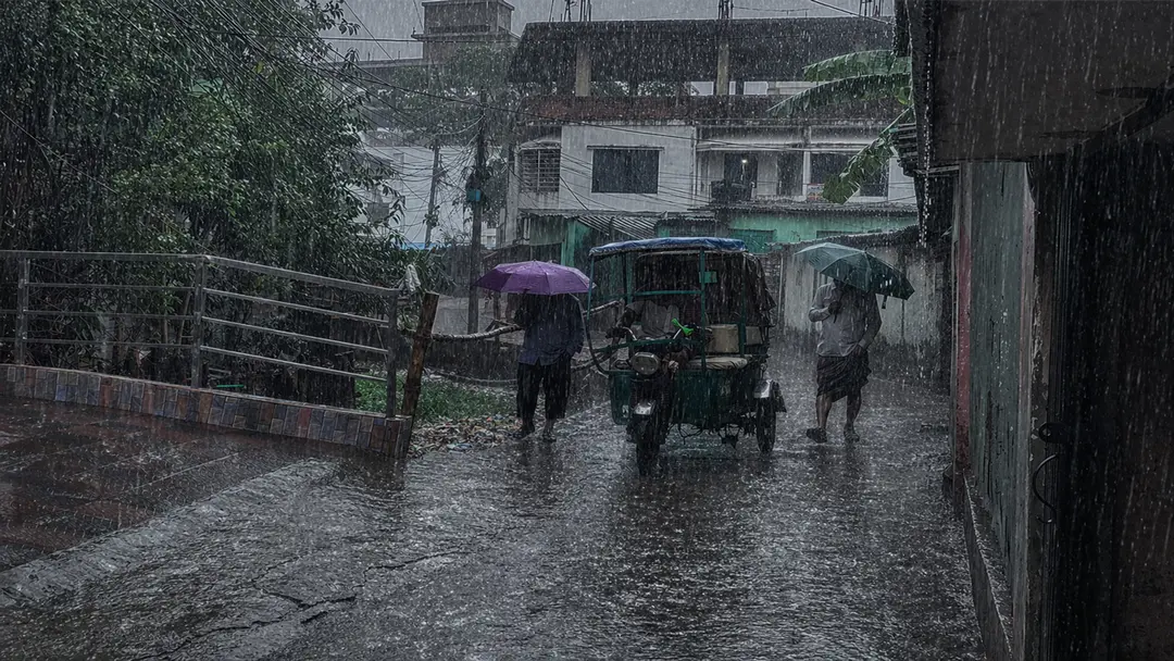 তীব্র গরমের পর চট্টগ্রামে স্বস্তির বৃষ্টি