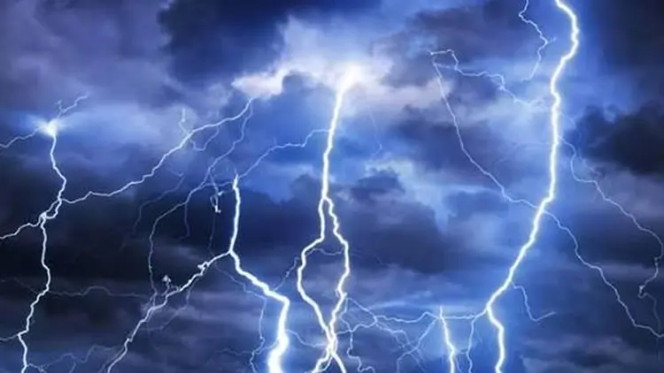 ৭ জেলায় বজ্রপাতে ১২ জনের মৃত্যু
