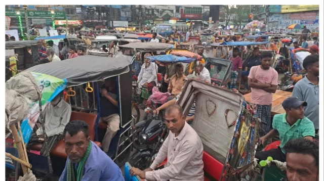 যানজটে নাকাল বগুড়া শহর, হাঁটাও দায়