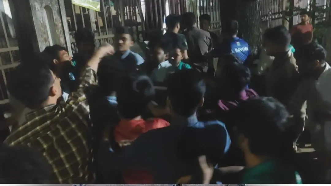 ঢাবির মুহসীন হলে ছাত্রদল-হল সংসদের মধ্যে উত্তেজনা