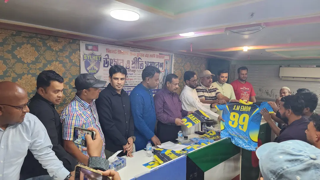 কুয়েতে জাঁকজমকপূর্ণ আয়োজনে সিলেট সিক্সার্স ক্লাবের জার্সি উন্মোচন কুয়েতে জাঁকজমকপূর্ণ আয়োজনে সিলেট সিক্সার্স ক্লাবের জার্সি উন্মোচন