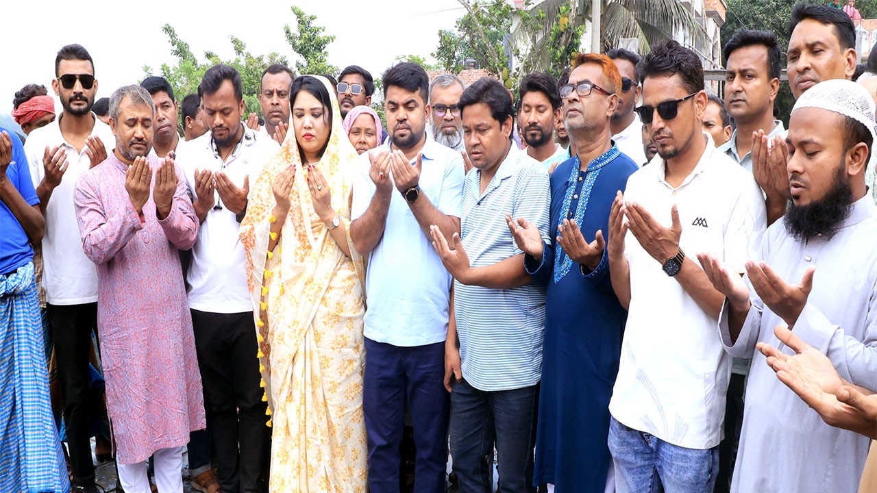 বগুড়ার গাবতলীতে ঈদগাহের ঢালাই কাজের উদ্বোধন করলেন সুরাইয়া জেরিন রনি এমপি
