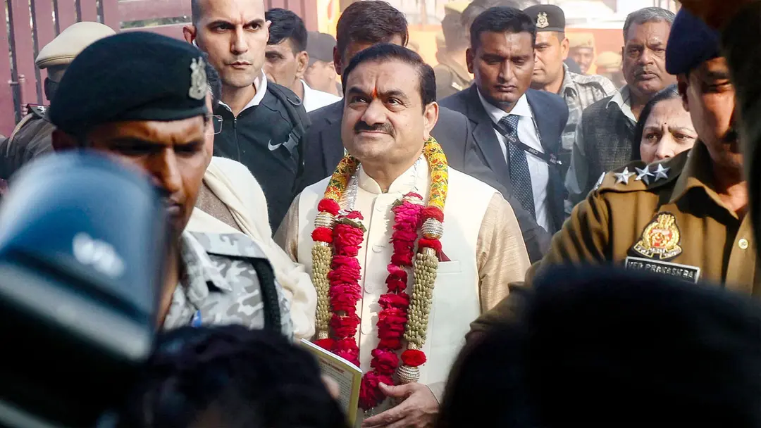 বিনিয়োগের প্রতিশ্রুতি দিয়ে যুক্তরাষ্ট্রে মামলা থেকে রেহাই পেলেন আদানি
