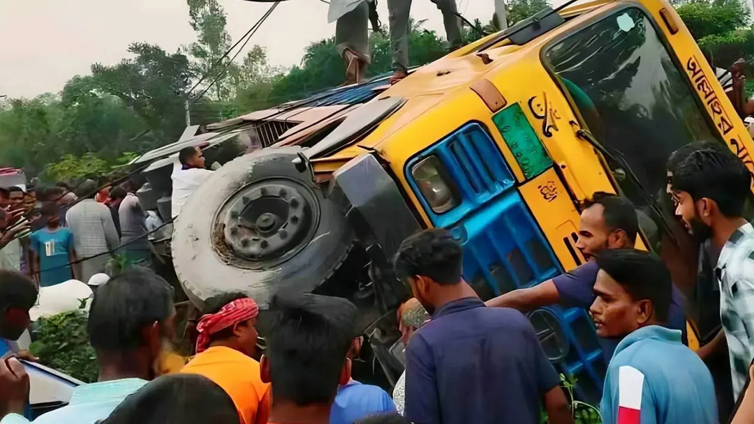 ট্রাক-ভটভটি দুর্ঘটনায় প্রাণ গেল দুইজনের