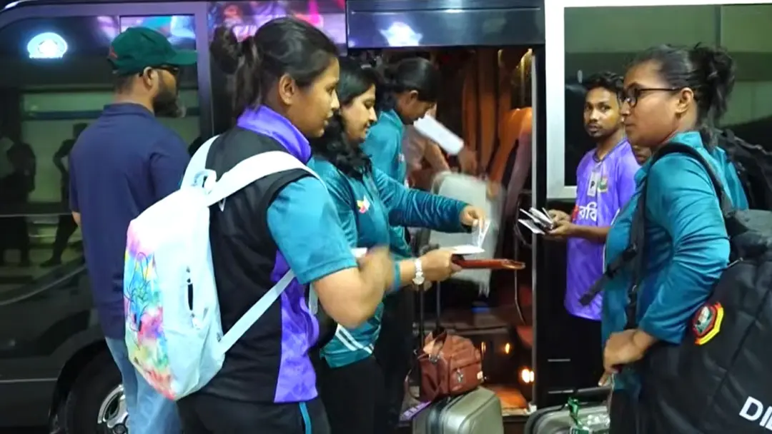 বিশ্বকাপে ভালো করার আশা নিয়ে দেশ ছাড়ল বাংলাদেশ