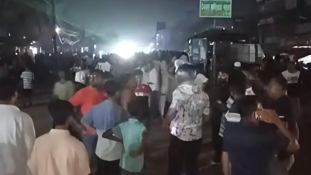 কিশোরগঞ্জে মাইক্রোস্ট্যান্ডের নিয়ন্ত্রণ নিয়ে দুই পক্ষের সংঘর্ষ