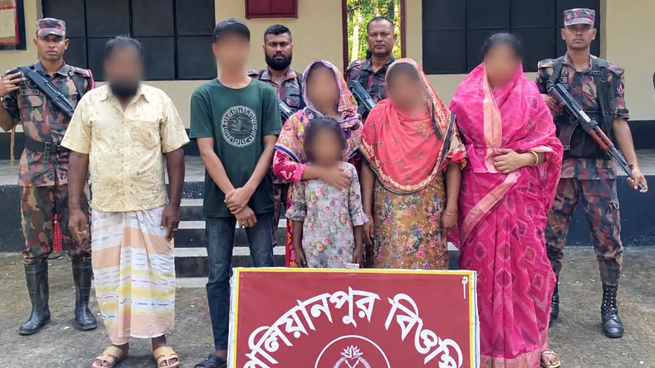 সীমান্ত দিয়ে অবৈধভাবে ভারত যাওয়ার চেষ্টা, আটক ৬