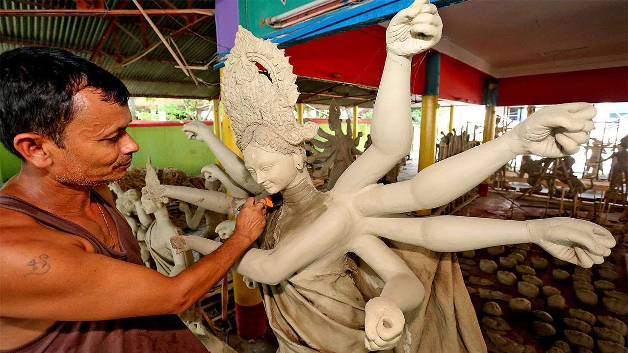 শরতের আবহে বাজতে শুরু করেছে দুর্গাপূজার আগমনী সুর শরতের আবহে বাজতে শুরু করেছে দুর্গাপূজার আগমনী সুর