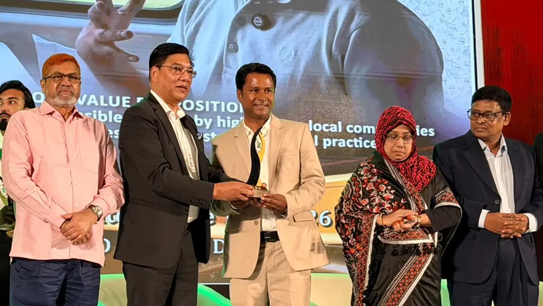 সালাহউদ্দীন সুমন পেলেন বর্ষসেরা ট্যুরিজম কনটেন্ট ক্রিয়েটর পুরস্কার