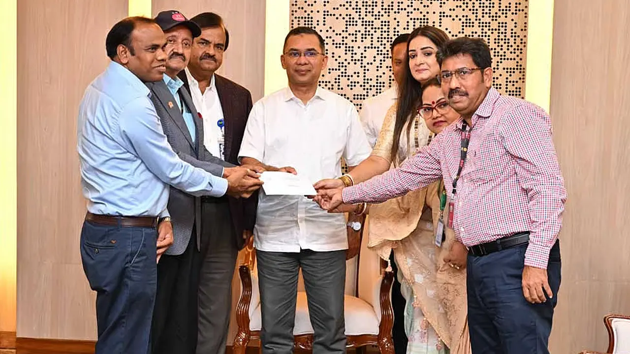 দুর্গাপূজা উপলক্ষে হিন্দু ধর্মীয় কল্যাণ ট্রাস্টকে ৫ কোটি টাকা দিলেন প্রধানমন্ত্রী দুর্গাপূজা উপলক্ষে হিন্দু ধর্মীয় কল্যাণ ট্রাস্টকে ৫ কোটি টাকা দিলেন প্রধানমন্ত্রী