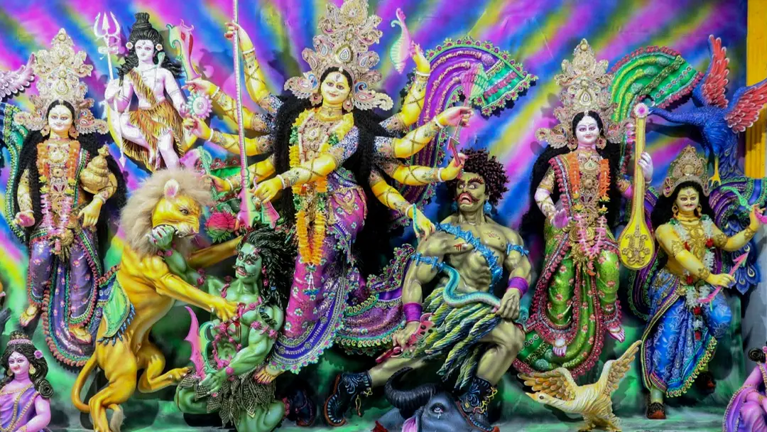 প্রতিমা, আলোকসজ্জা আর বর্ণিল আয়োজনে দুর্গোৎসব শুরু সাতক্ষীরায় প্রতিমা, আলোকসজ্জা আর বর্ণিল আয়োজনে দুর্গোৎসব শুরু সাতক্ষীরায়